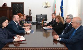  Министър Георгиев свързва системите на нотариусите и вписванията