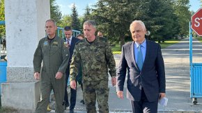 Ако някой иска чрез технически проблем да влошава отношенията между България и САЩ, няма да успее: Запрянов