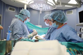 Нов живот за мъж с цироза след 5-часова чернодробна трансплантация във ВМА 