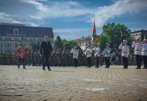 Има и трагични поражения, но никога малодушни капитулации: Радев