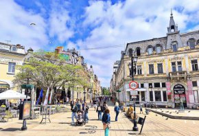 Ст. Загора по-населена от Русе, родените -  наполовина на умрелите у нас през м.г.