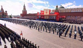 На живо: Русия празнува 80-годишнината от победата над нацистка Германия