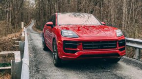 Porsche Cayenne GTS Coupe наистина се управлява като спортен автомобил