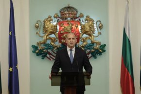Радев внесе в НС предложението за референдум за еврото