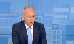 Не е вярно, че от Брюксел са предупредили финансовия министър, че може да спре процедурата по преминаване към еврото: Красимир Вълчев