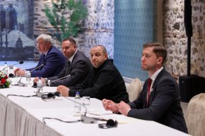 Исканията на Украйна за руска делегация на по-високо ниво са трудни за разбиране: Бившият турски дипломат Гюлру Гезер