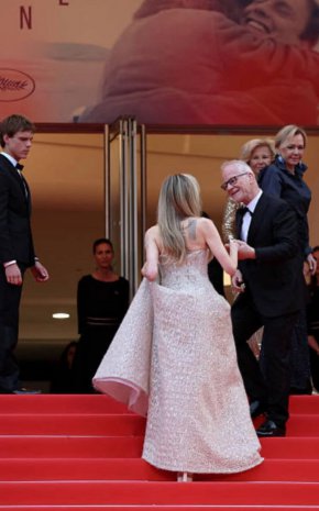 Анджелина с бг обувки в Кан