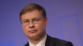 Умерен оптимист съм за влизането на България в еврозоната: Зам.-председателят на ЕК