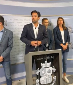   20% съкращаване на административния персонал в 4-те транспортни дружества в София: Б. Бонев