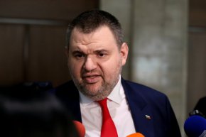 Без субсидия и офиси за партии, чиито лидери са с обвинения по НК: Пеевски