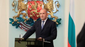 Радев сезира КС заради решението на Киселова за референдума за еврото