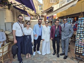 Точно 19 минути овации за иранския победител в Кан