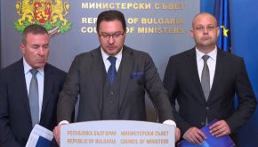 Практиката да се поръчват икони срещу катастрофи започва от правителството на Кирил Петков: Митов