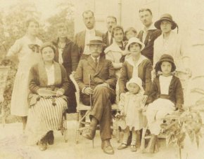 Възстановиха плочата, обозначаваща къде в Тревненския балкан Вазов е летувал в последните си дни 