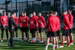 Футболните лъвчета загряха за победа над Сърбия с пробиотичния айрян на Ел Би