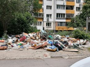  Сметище при блок 604 в Овча Купел, София, кмет като мед: Фото на деня     