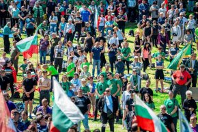 Хиляди сведоха глави пред подвига на Христо Ботев и неговата чета на връх Околчица