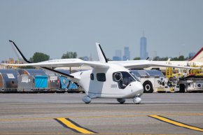  Beta Technologies първа приземи електрически самолет за превоз на пътници на летището в Ню Йорк