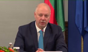 Стойността на парите ще бъде запазена и обмяната в евро ще бъде по фиксирания курс: Желязков