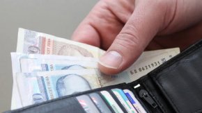 Почти 73% от наетите в България работят в сектори, в които заплатите са по-ниски от средната 