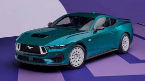 Ford Mustang 2026 с ретро пакет FX връща духа на 80-те
