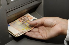 НС прие на първо четене промени в Закона за платежните услуги 