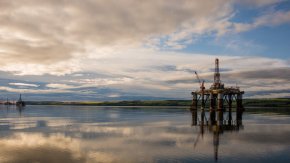   Петролът поскъпна над 10% за 5 дни война Израел - Иран, а на бензиноколонките у нас?