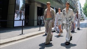 Долче и Габана показаха Пижамени момчета на улицата: ВИДЕО НА ДЕНЯ