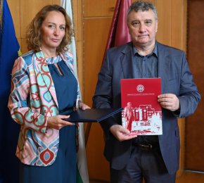   Българската банка за развитие със стратегически ангажимент към образованието на младите хора