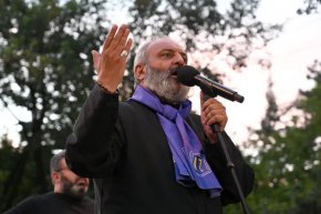 Армения издаде заповед за арест на виден духовник