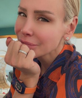 1/2 млн.на ръката на Домусчиева, тя плаче: ФОТО НА ДЕНЯ