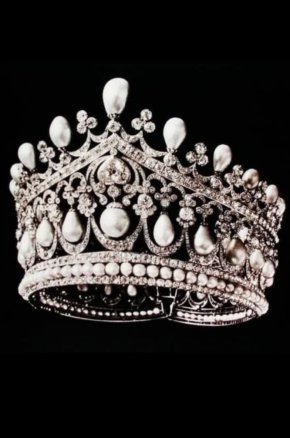 Руска корона на търг (ФОТОГАЛЕРИЯ)