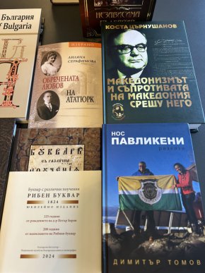   Издателят Димитър Томов с щедро дарение за община Царево
