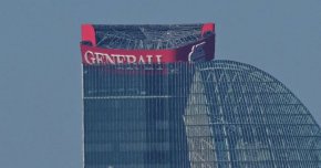 Надписът Generali на небостъргача на застрахователя се срути в Милано: ФОТО НА ДЕНЯ
