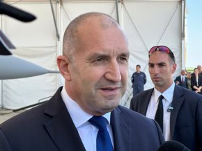 Няма да имаме скоро подготвени летци, които да позволят да носим изцяло бойно дежурство: Радев