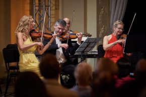   България чества Краля на валса с турне  