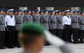 Немският бизнес се опасява, че военната повинност ще изтощи работната сила: Financial Times