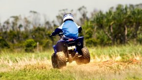  7-годишно дете е с опасност за живота, след като се преобърна АТВ