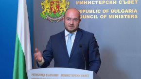 Да се ограничи достъпът до копия на нотариални актове от странични лица: Министър Георгиев