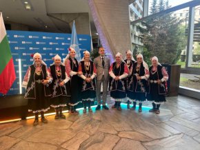 Огромен успех на Бистришките баби в централата на ЮНЕСКО