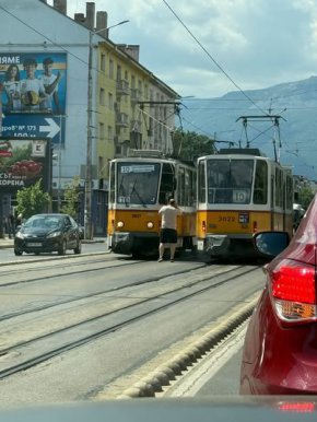 Трамвай блъсна пешеходец на  бул. К. Величков и бул. Т. Александров в София