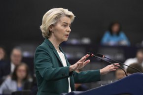 Фон дер Лайен оцеля след вот на недоверие в Европарламента