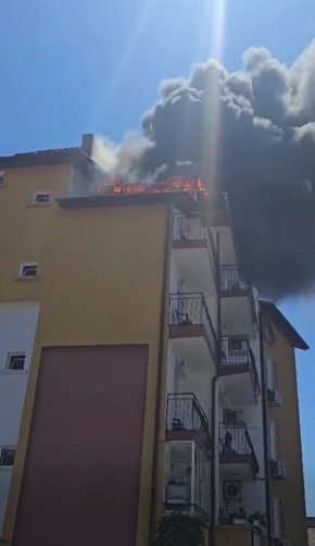 Соларни панели подпалиха жилищна сграда в Приморско
