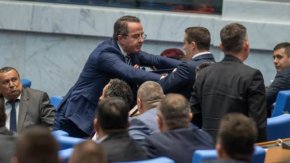    Явор Божанков спира протеста си срещу Цончо Ганев