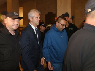 4 служители в общината във Варна заковали Благомир Коцев и свитата му 