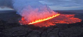    Изригване на вулкан в Исландия наложи евакуации, включително на Синята лагуна