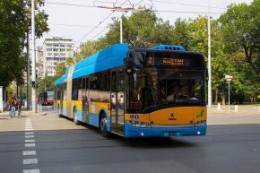 Предупреждение за уволнение за жената, управлявала тролей с дете в скута си