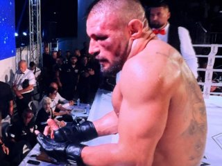 Георги Валентинов отхапа ухото на Митко Илиев