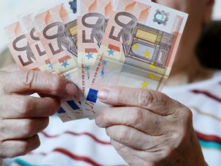 Превалутирането на пенсии, добавки и обезщетения ще се извърши автоматично: НОИ