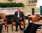 19 юли 2016 г: Президентът Барак Обама, в центъра, с главния прокурор Лорета Линч, вляво, и директора на ФБР Джеймс Коми, вдясно, седят по време на срещата си в Овалния кабинет на Белия дом във Вашингтон (Пабло Мартинес Монсиваис/Асошиейтед прес)